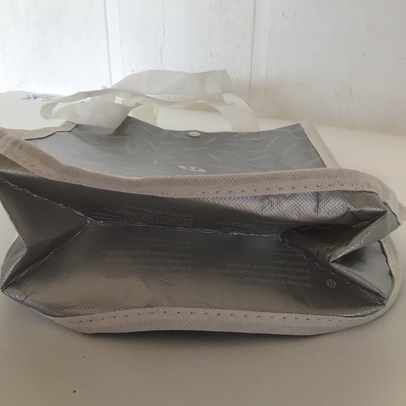 LULULEMON SILVER SMALL REUSABLE TOTE HOLIDAY 2022 - Picture 9 of 10